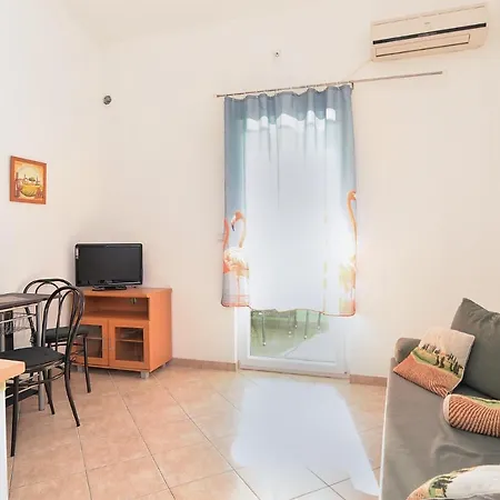 Ariana 1989 Apartman Fazana
