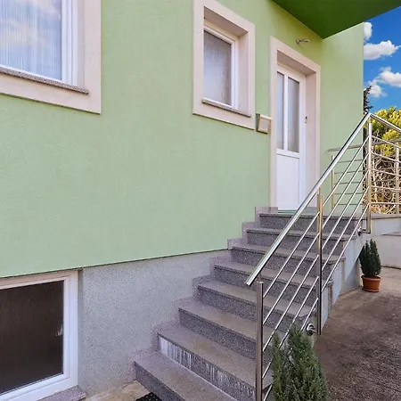 Ariana 1989 Apartman