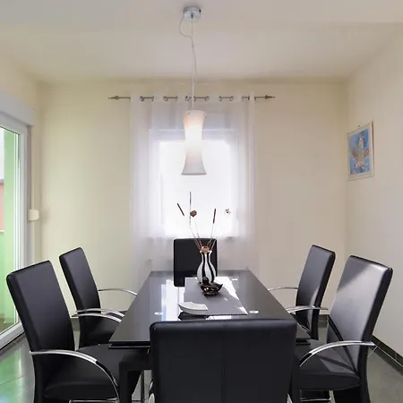 Ariana 1989 Apartman *
