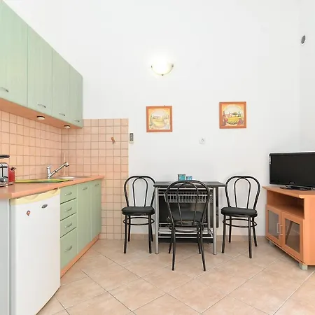 Ariana 1989 Apartman