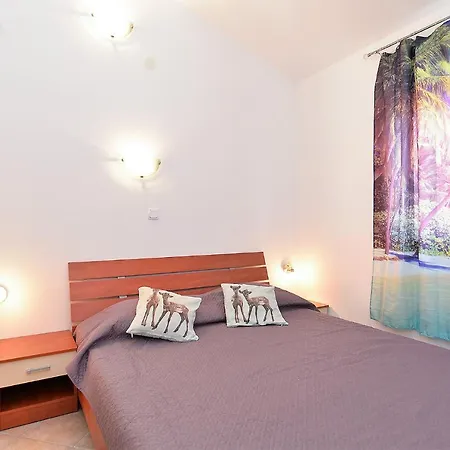 Ariana 1989 Apartman *