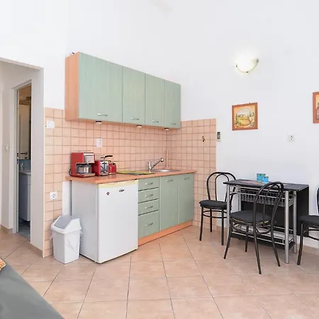 Ariana 1989 Apartman Fazana