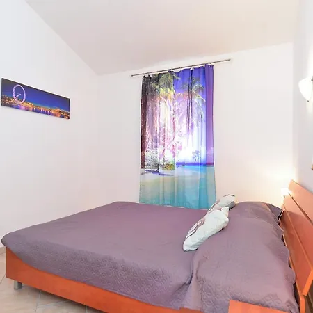 Ariana 1989 Apartman Fažana