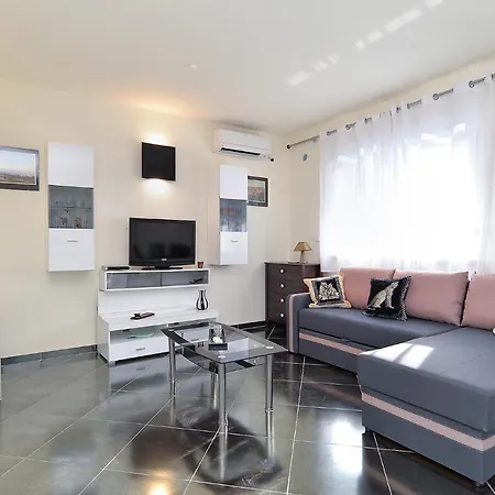 Apartament Ariana 1989